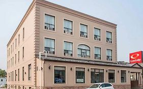 Woodstock Inn And Suites